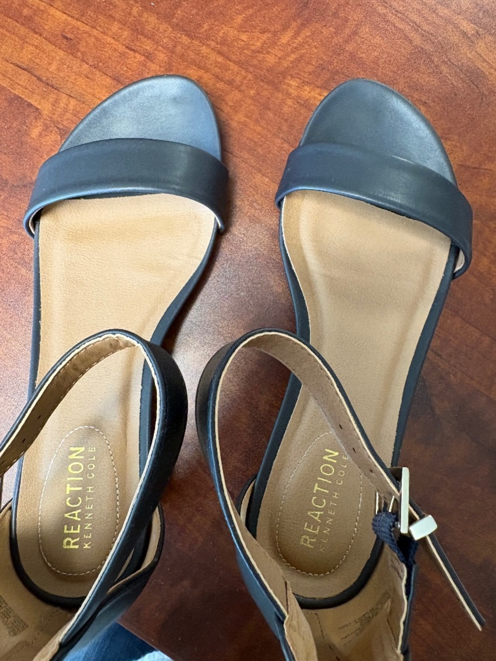 Kenneth Cole womenโs sandals